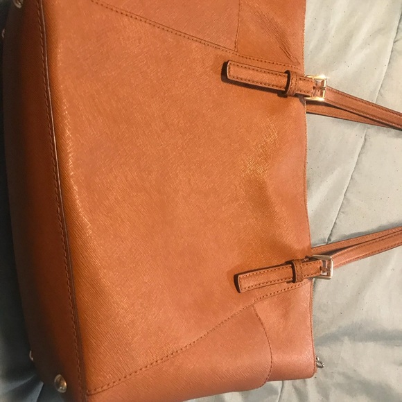 Michel Kors purse. - Picture 3 of 8